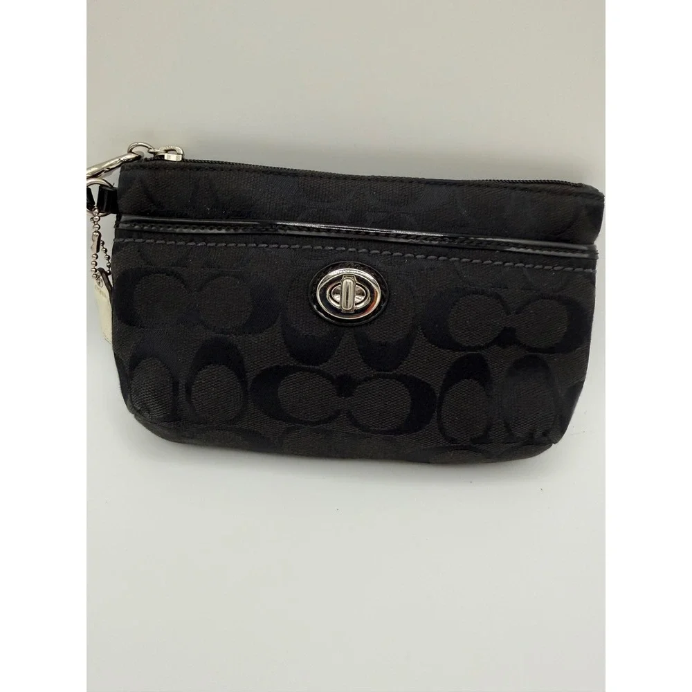 Coach Black Signature Jacquard Wristlet Patent Leather Trim Turnlock Detail 0145